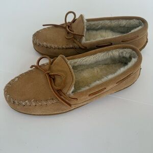Minnetonka Moccasin Leather Cozy Tan Slippers Fur Lined Rubber Sole, Sz 6 EUC